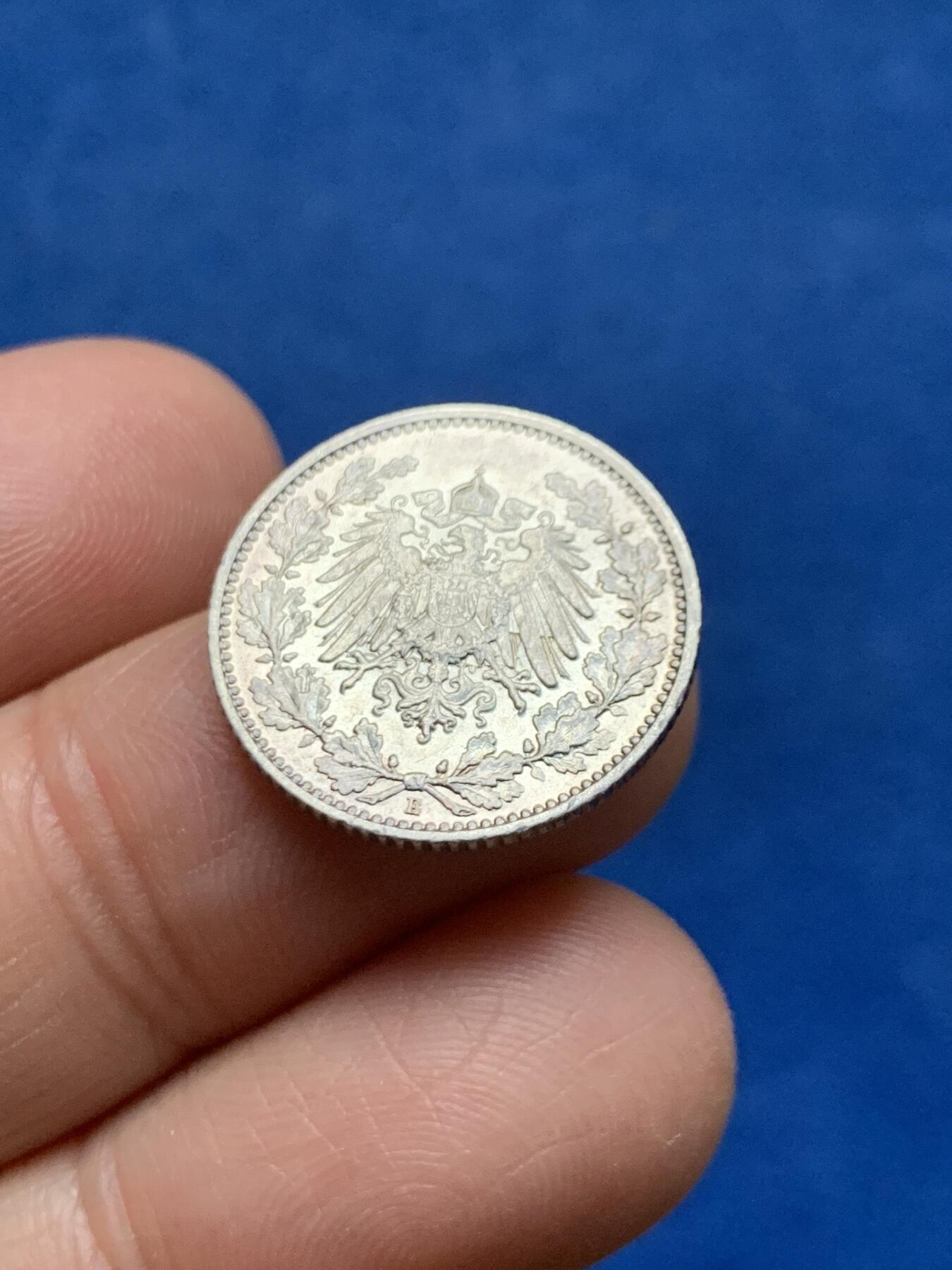 《竞宝斋》第464场 周日，周一，周二，3场连拍 （全场包邮）欢迎送拍 德国1909年E厂1/2马克银币 900银 2.75克 未流通品 这一年发行量只有745106枚 书价很高