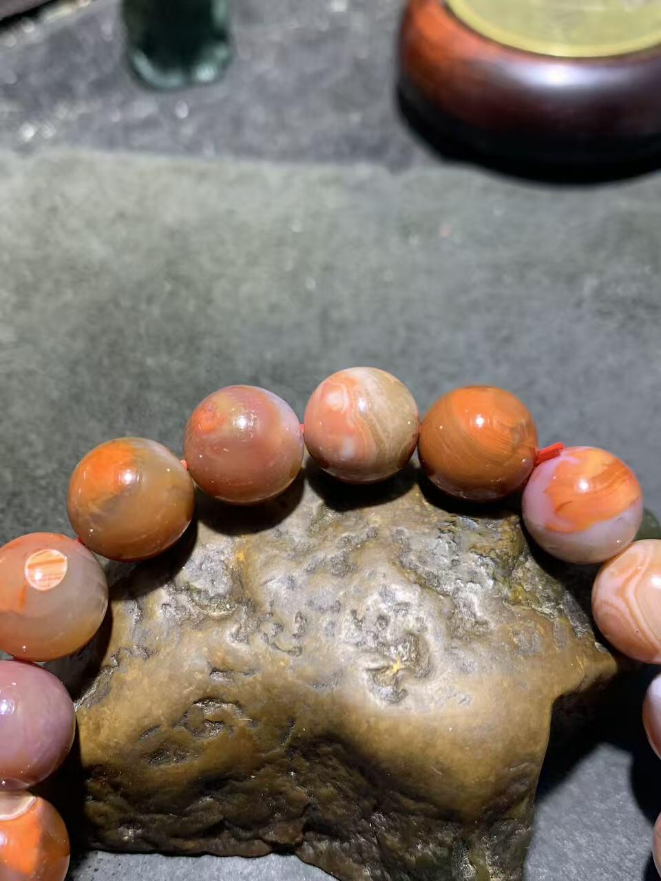 川料南红玛瑙单圈手串一条，