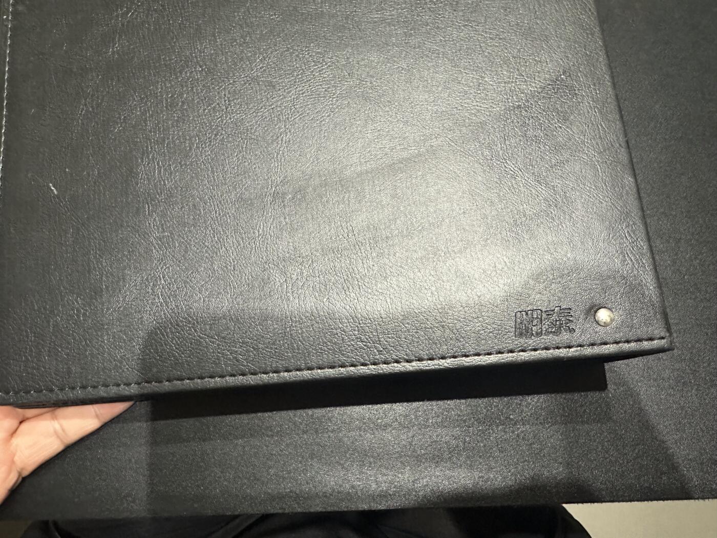 《外钞收藏家》第六百零七期（畅拍场）（本平台长期征集拍品、欢迎藏友们联系合作） 明泰2格评级币收藏册 含内页20张 近全新 品相如图