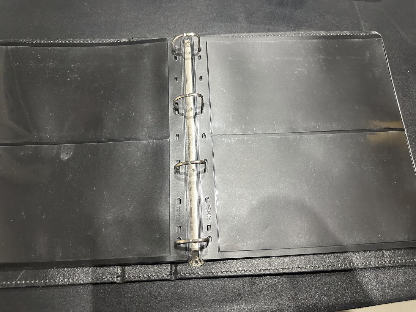 《外钞收藏家》第六百零七期（畅拍场）（本平台长期征集拍品、欢迎藏友们联系合作） 明泰2格评级币收藏册 含内页20张 近全新 品相如图