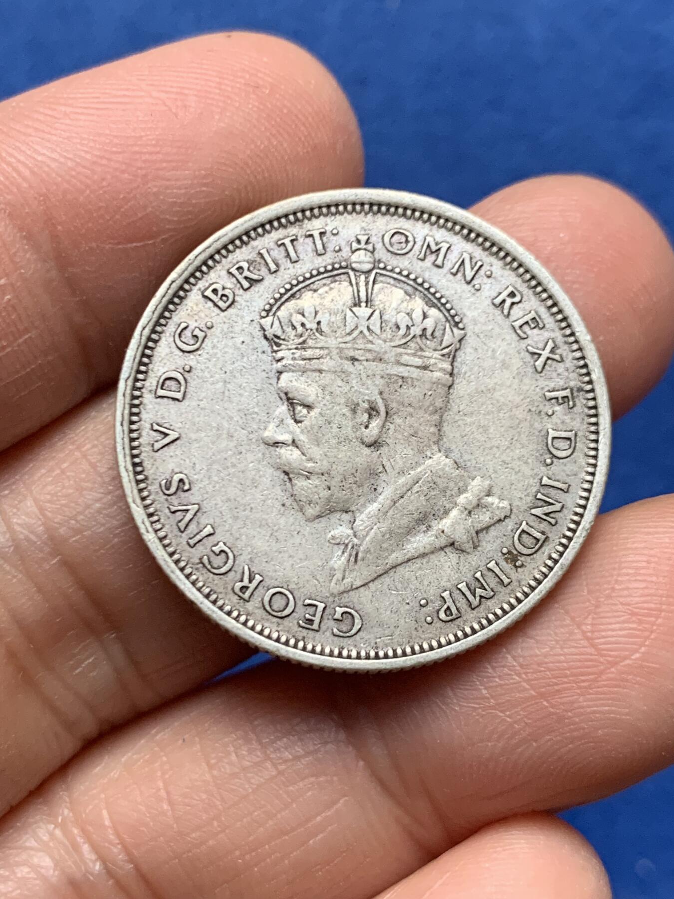 《竞宝斋》第464场 周日，周一，周二，3场连拍 （全场包邮）欢迎送拍 澳大利亚 1927年 1弗罗林 银币 纪念新国会大厦启用发行 传世老包浆 细节很好 经典品种