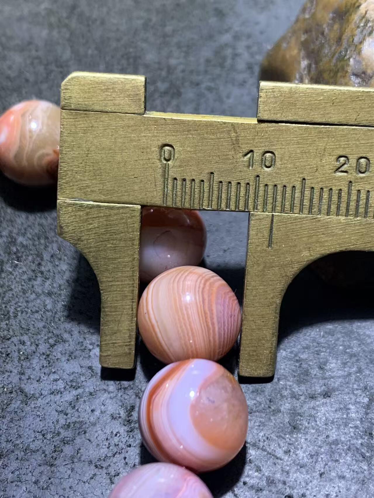 川料南红玛瑙单圈手串一条，