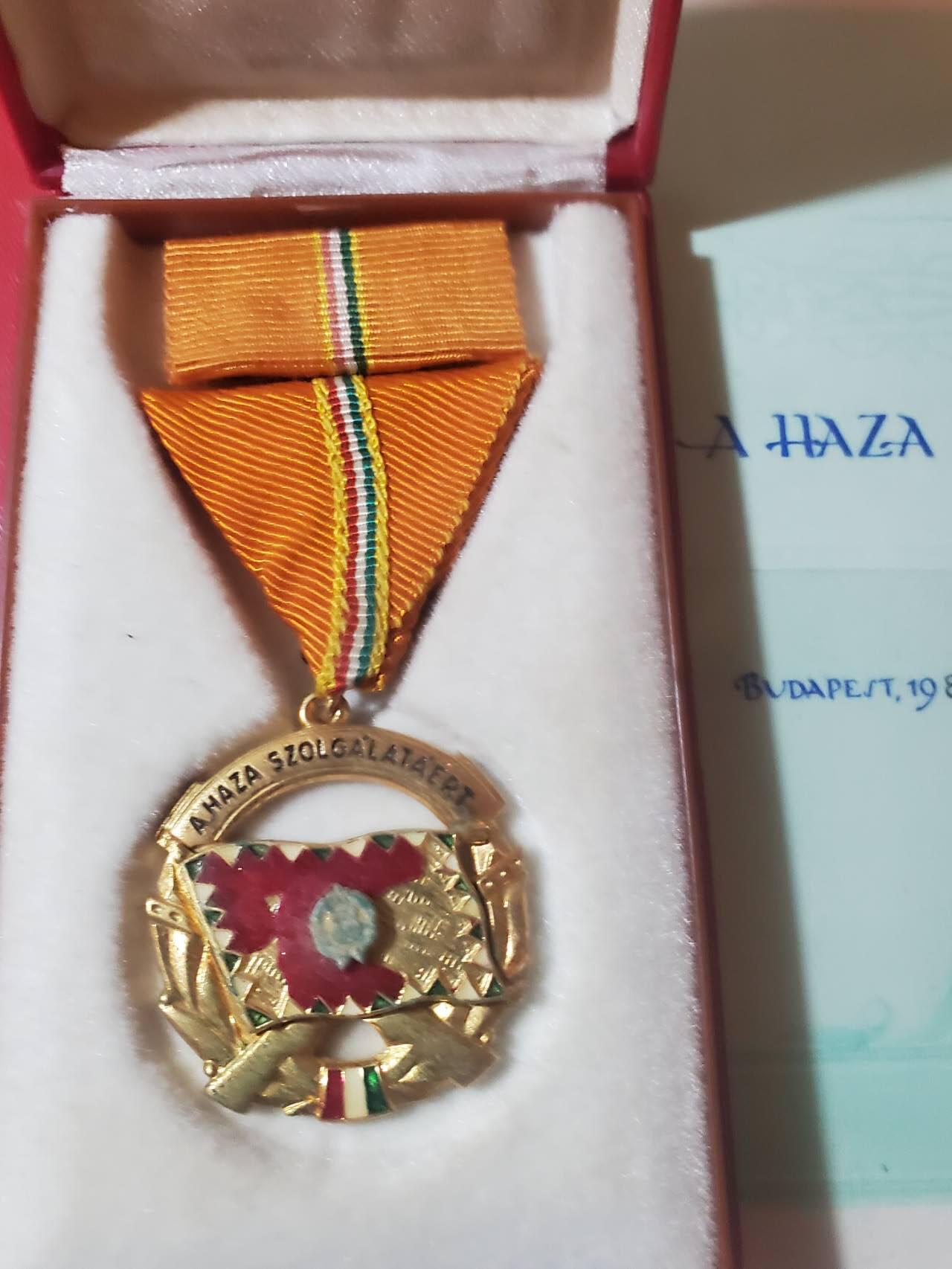 韵星假日军品类拍卖第三十九期暨默多克中校夫妇专场 -- Rimey Holidays Militaria Auction 39 & The Modoks Collection  匈牙利人民共和国默多克中校金级为祖国服务奖章带盒带大证书佩戴证明一套 