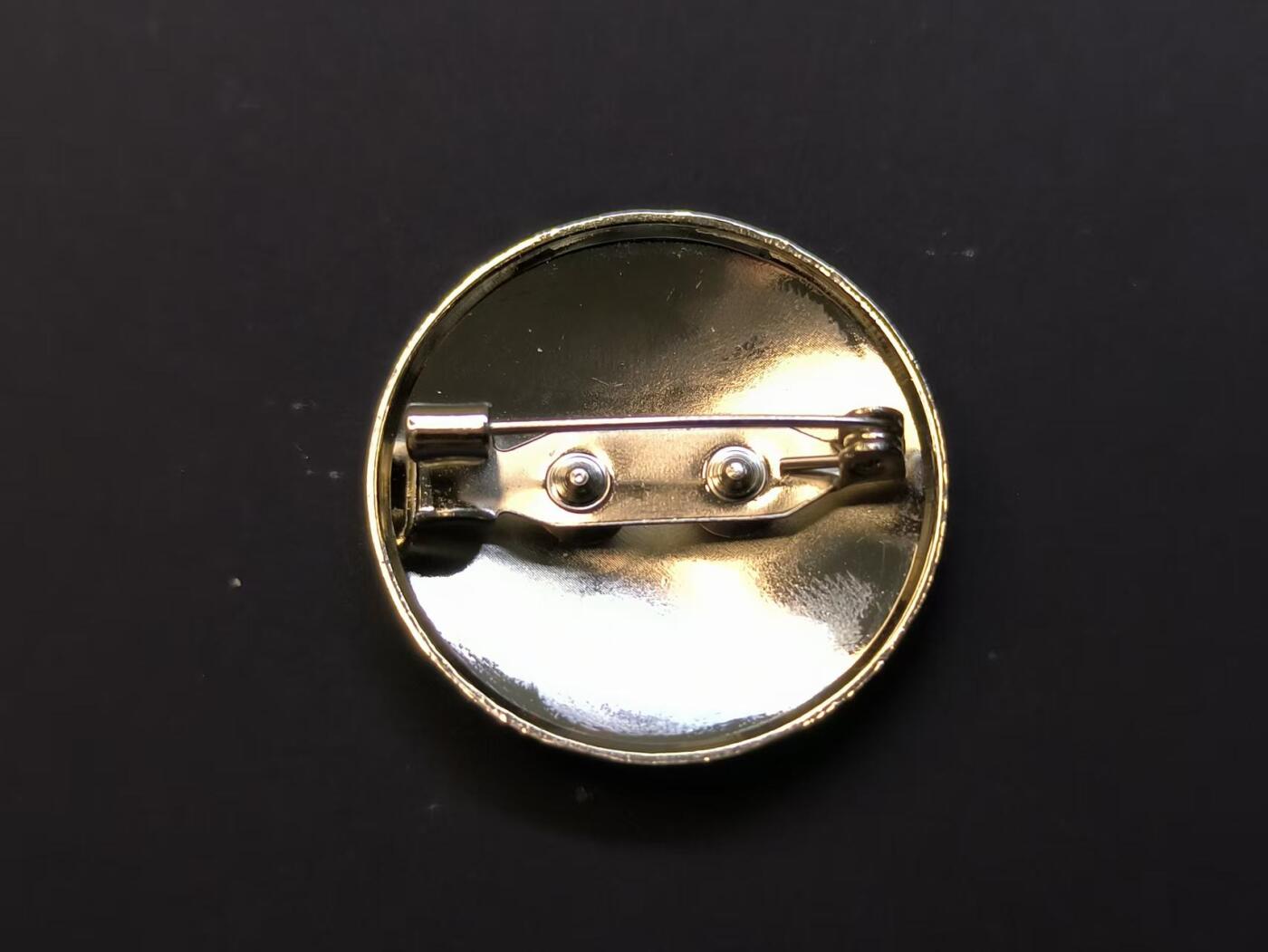 （店主清仓 大量自藏 制服徽章盛宴）罗岚⭐爱藏⭐甄选专拍第五场-分享拍场赚佣（实体经营） 中华人民共和国台湾地区不知名GM党党徽证章一枚