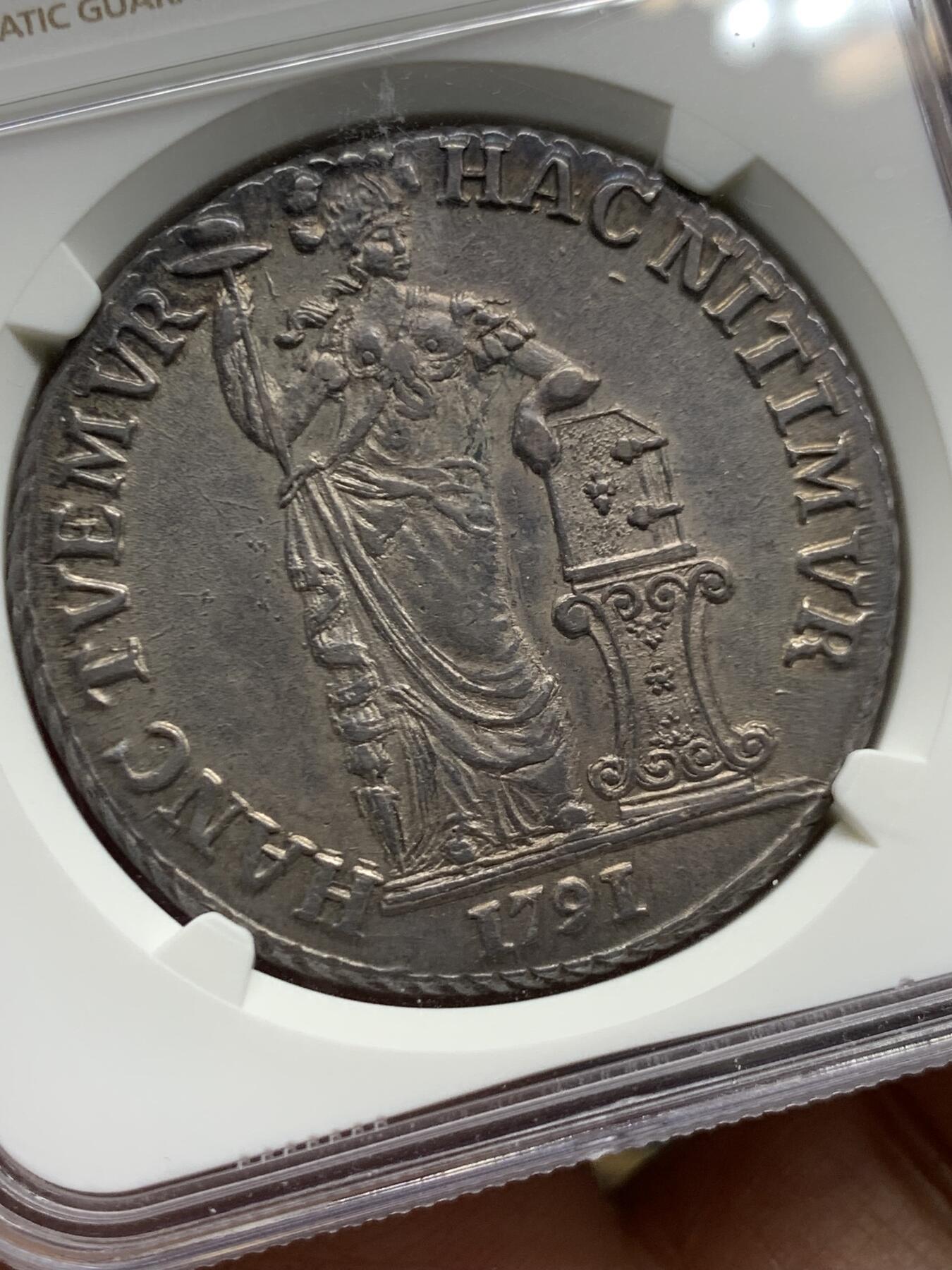 《竞宝斋》第464场 周日，周一，周二，3场连拍 （全场包邮）欢迎送拍 NGC AU58 荷兰1791年西弗里斯兰省女站人3盾大银币，环彩老包浆。打制非常好，个人所见同品种里唯一胸口高点无磨损弱打的一枚。女神五官细节生动，嘴角含笑。此品种不少MS都弱打，这样的打制极为难得