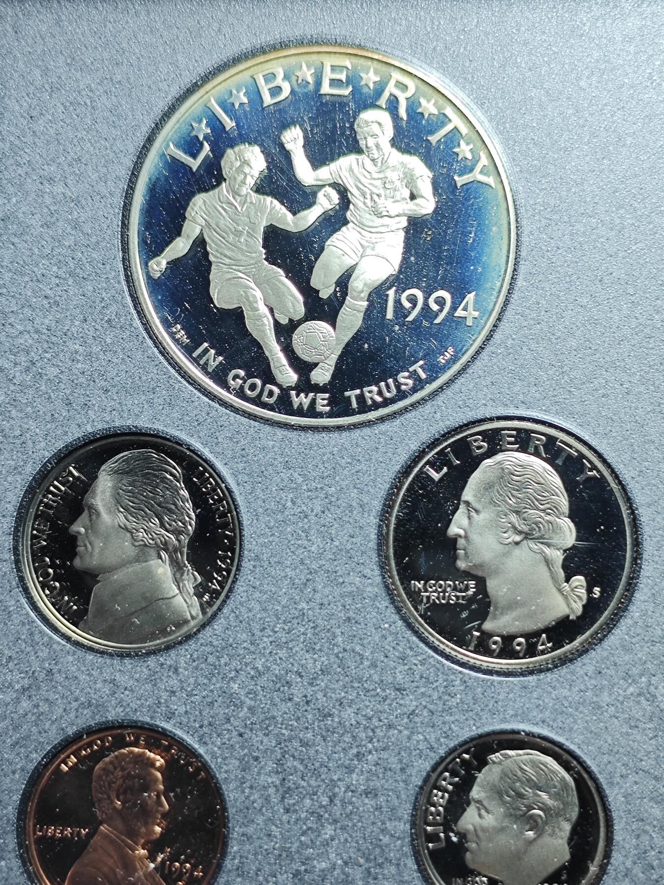 KK钱币收藏小铺  第400期  百期特拍（四拍之四）2月预留时间 周末发货  1994美国精制纪念套币 含2枚纪念币 其中1元为高银银币