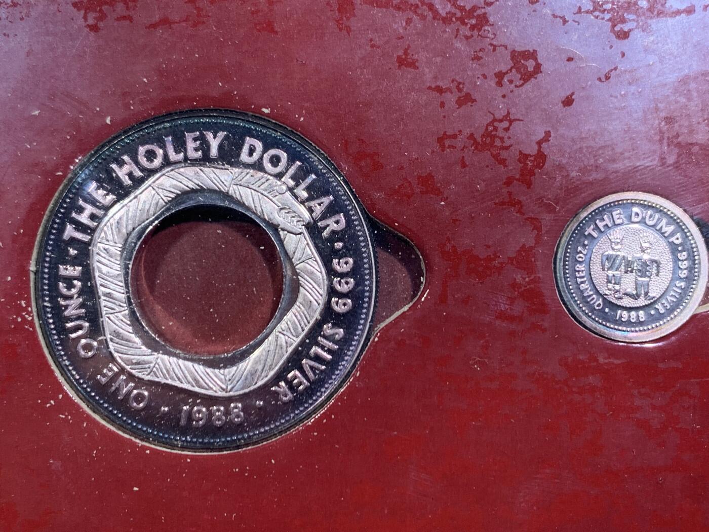 《竞宝斋》第464场 周日，周一，周二，3场连拍 （全场包邮）欢迎送拍 原盒证 澳大利亚衔尾蛇纯银子母币 母币1oz 子币1/4oz 共38.8g纯银