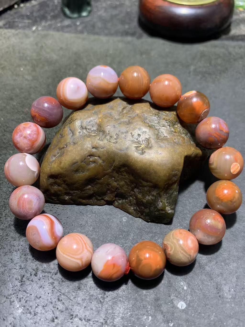 川料南红玛瑙单圈手串一条，