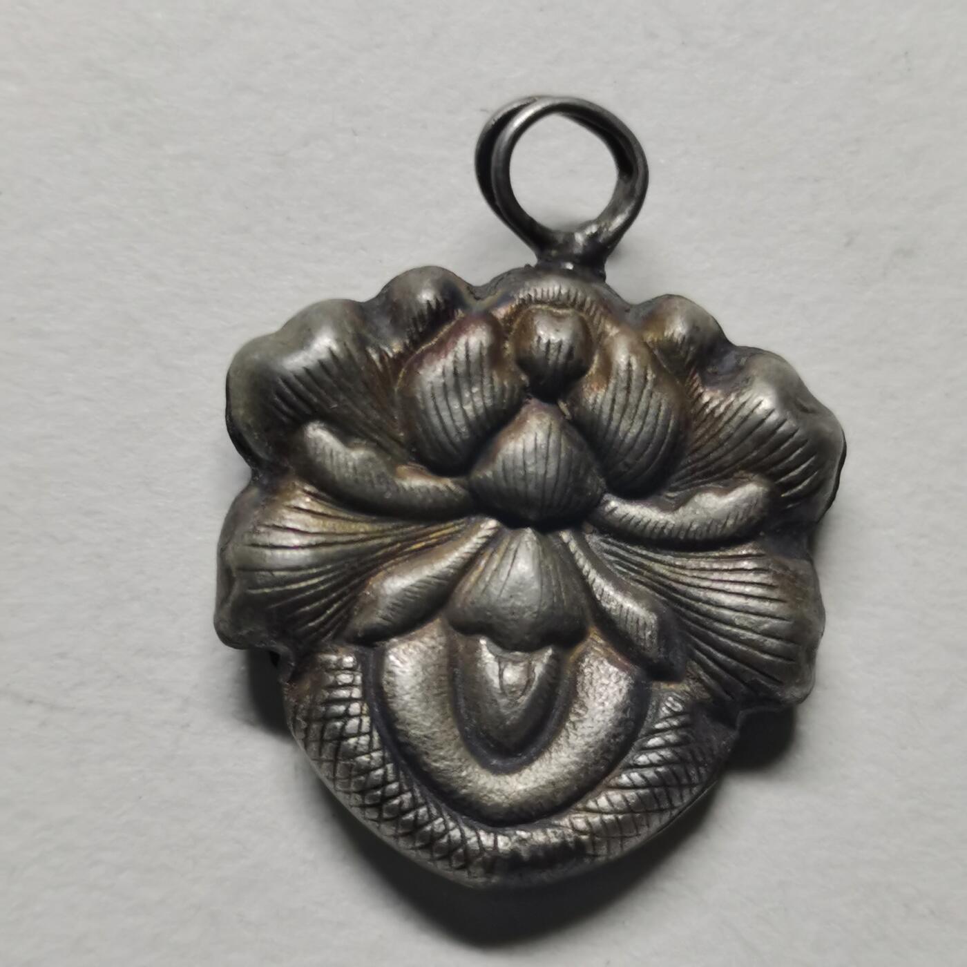 杂件专场98期 清代精美银吊坠，双面工立体花纹