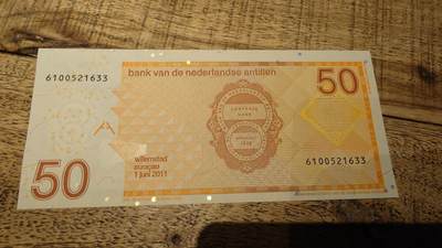 【新年十二拍】世界钱币～微拍第233期暨2026年第12期  多款老库存低价起拍 - 2011年安地列斯群岛50元 如图全新无47尾号633 全息膜处有如图瑕疵