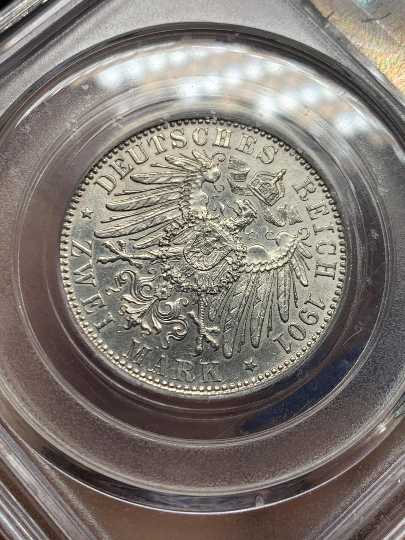 《竞宝斋》第464场 周日，周一，周二，3场连拍 （全场包邮）欢迎送拍 GBCA MS63 德国1901年普鲁士建国200周年2马克 银币 公博原盒中上品相有自然转光兼具历史艺术等价值