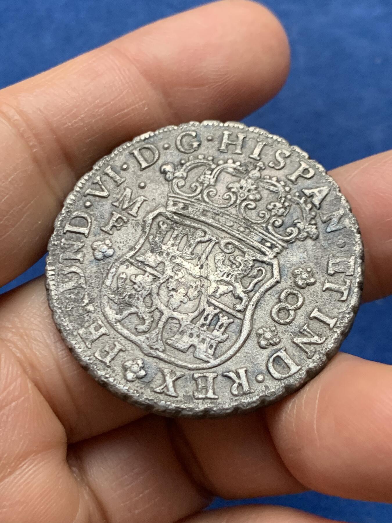 《竞宝斋》第464场 周日，周一，周二，3场连拍 （全场包邮）欢迎送拍 西属墨西哥1749年8里亚尔地球双柱，深打好品，无戳，地板稍有腐蚀 25.85克