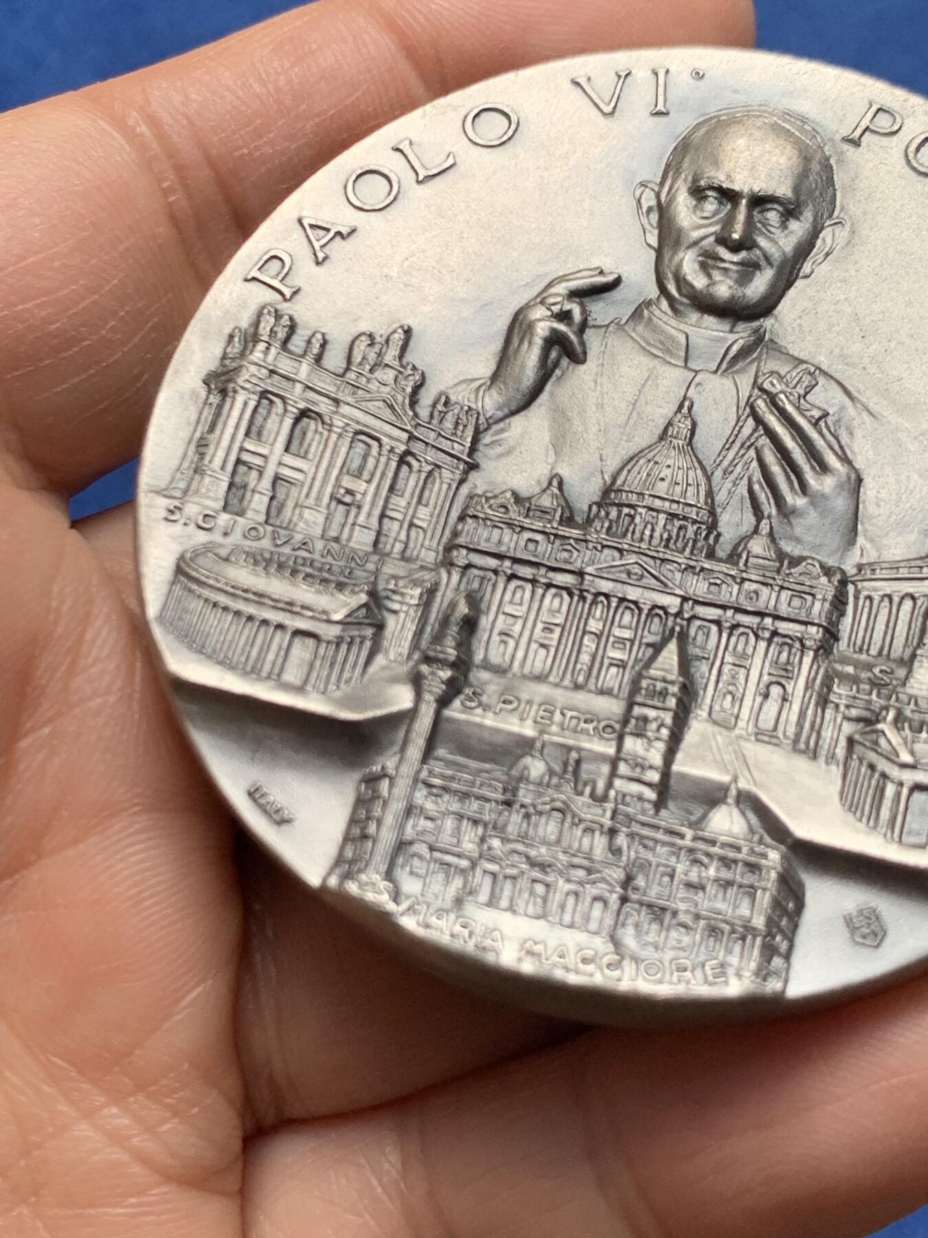 《竞宝斋》第464场 周日，周一，周二，3场连拍 （全场包邮）欢迎送拍 梵蒂冈教皇保罗六世纪念章 高浮雕 重约99克 59.7mm