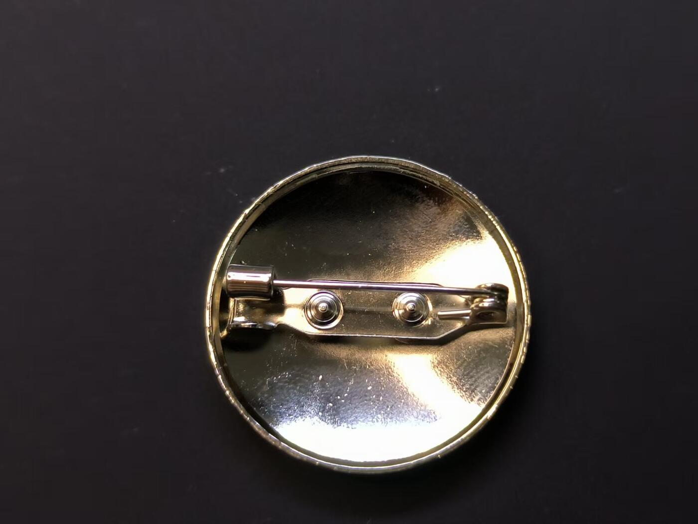 （店主清仓 大量自藏 制服徽章盛宴）罗岚⭐爱藏⭐甄选专拍第五场-分享拍场赚佣（实体经营） 中华人民共和国台湾地区不知名GM党党徽证章一枚