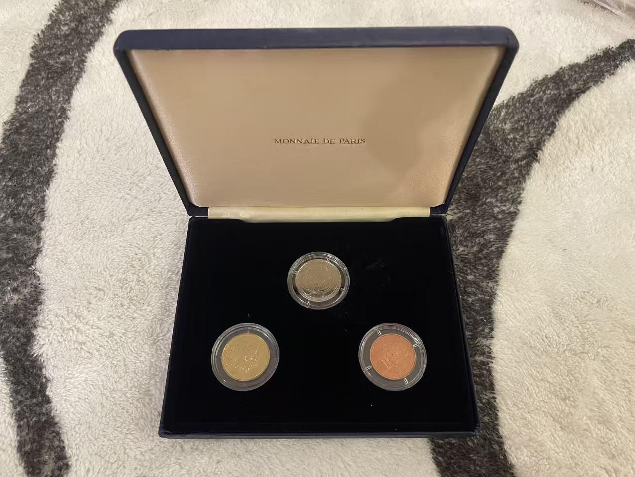 ❤️【币观天下】❤️ 第342期钱币秒杀拍卖场- 2026.2.4秒杀专场 长期征集拍品  黎巴嫩2000年千禧年官方盒装套币 品相如图 