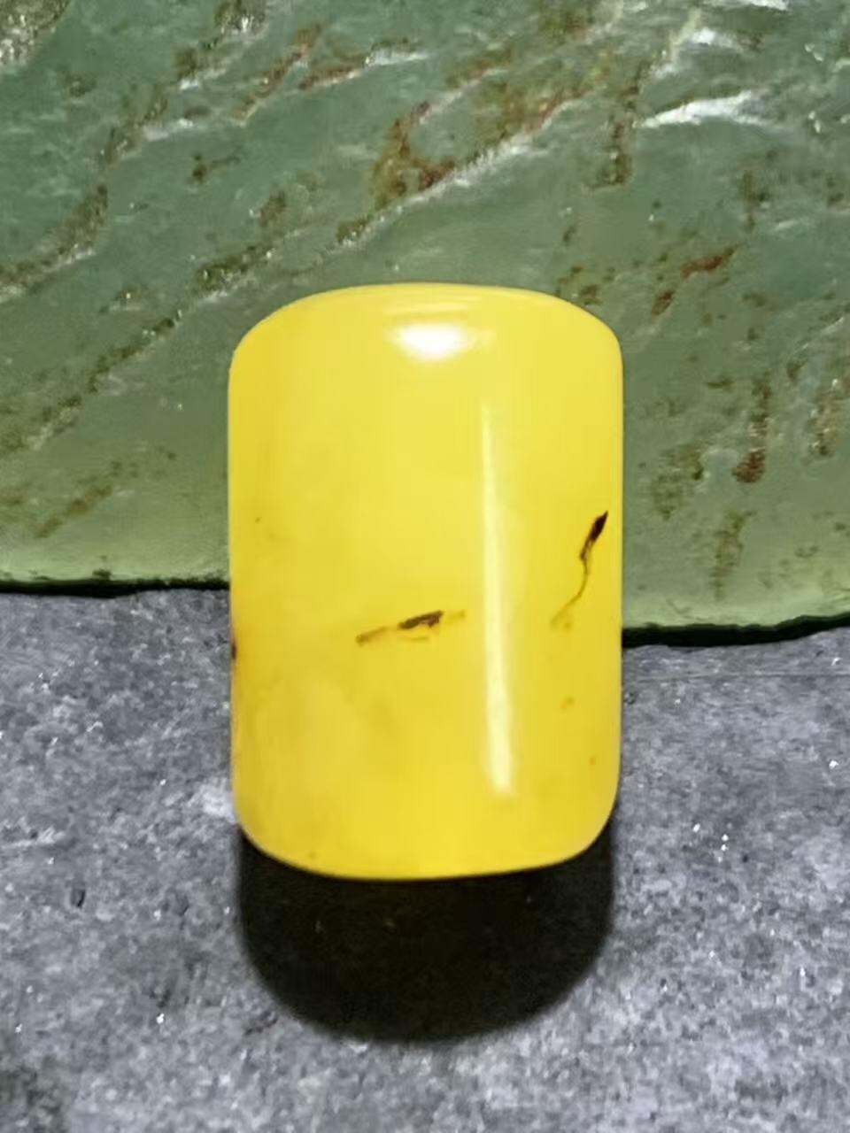 天然乌克兰原矿蜜蜡随形通货桶珠一颗，