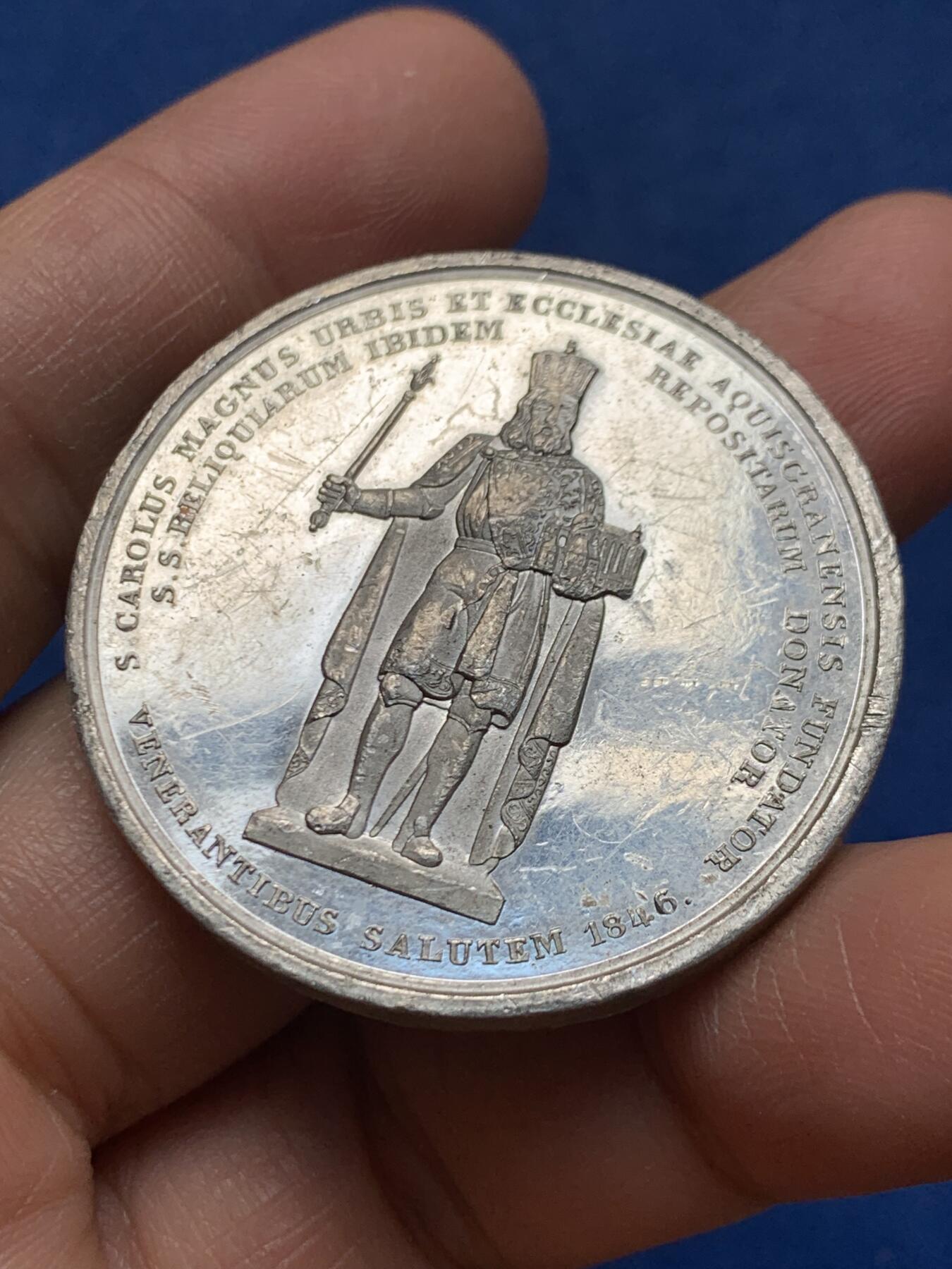 《竞宝斋》第464场 周日，周一，周二，3场连拍 （全场包邮）欢迎送拍 德国1846年查理曼大帝纪念章，玫瑰花窗很有特色，23.3克，40.6mm WM材质