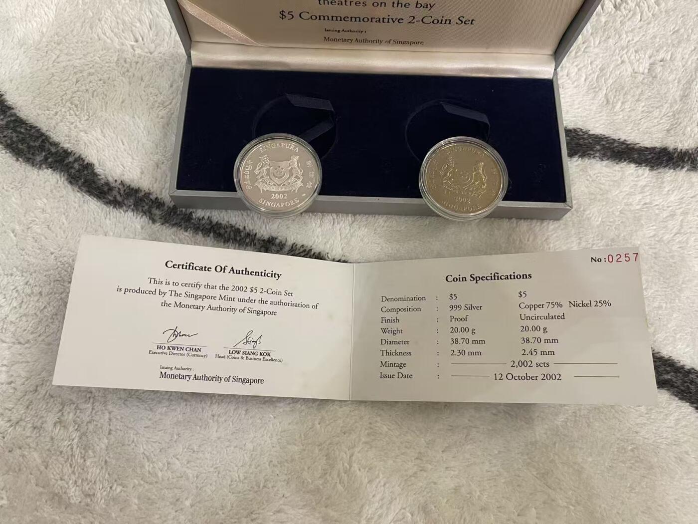 ❤️【币观天下】❤️ 第342期钱币秒杀拍卖场- 2026.2.4秒杀专场 长期征集拍品  新加坡滨海湾歌剧院2002年官方精制银币2合1套装 盒证齐全 发行量仅2002套 