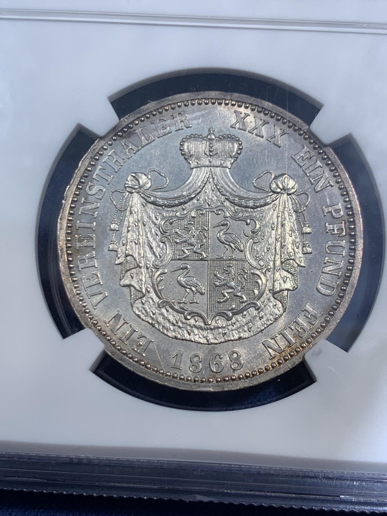 《竞宝斋》第464场 周日，周一，周二，3场连拍 （全场包邮）欢迎送拍 NGC MS62 德国 1868 罗斯上格莱茨仙鹤纹章泰勒，流通充分的罕见小邦品种，单年发行7100枚，类镜面底板