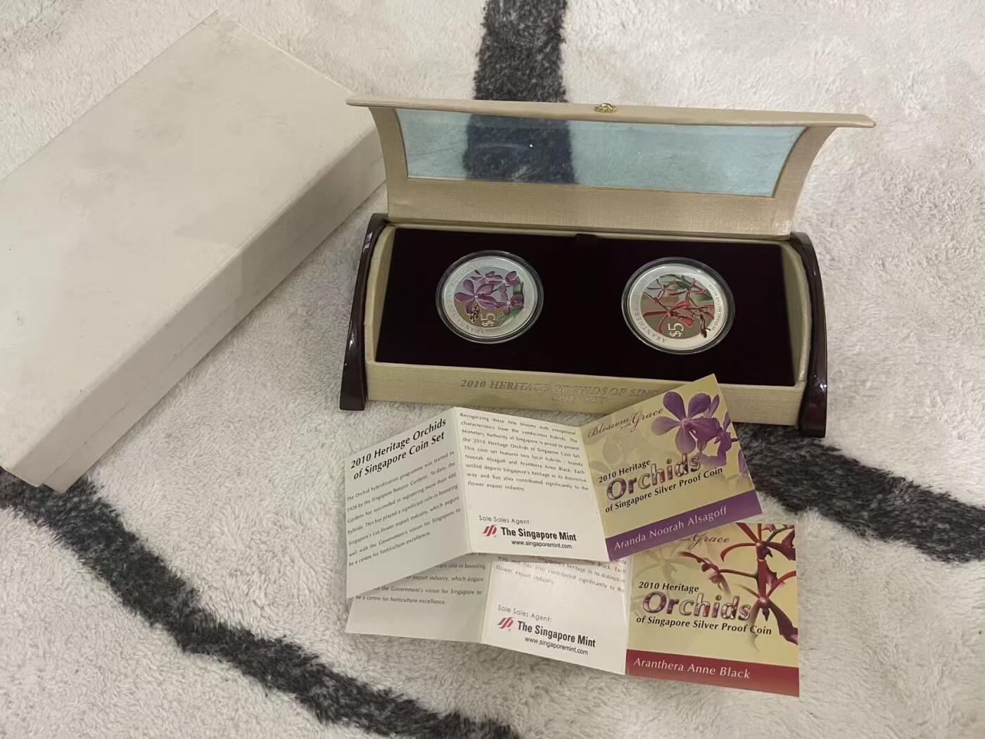 ❤️【币观天下】❤️ 第342期钱币秒杀拍卖场- 2026.2.4秒杀专场 长期征集拍品  新加坡2010年胡姬花精制银币2合1套装 官方原包装 发行量只有8000套 