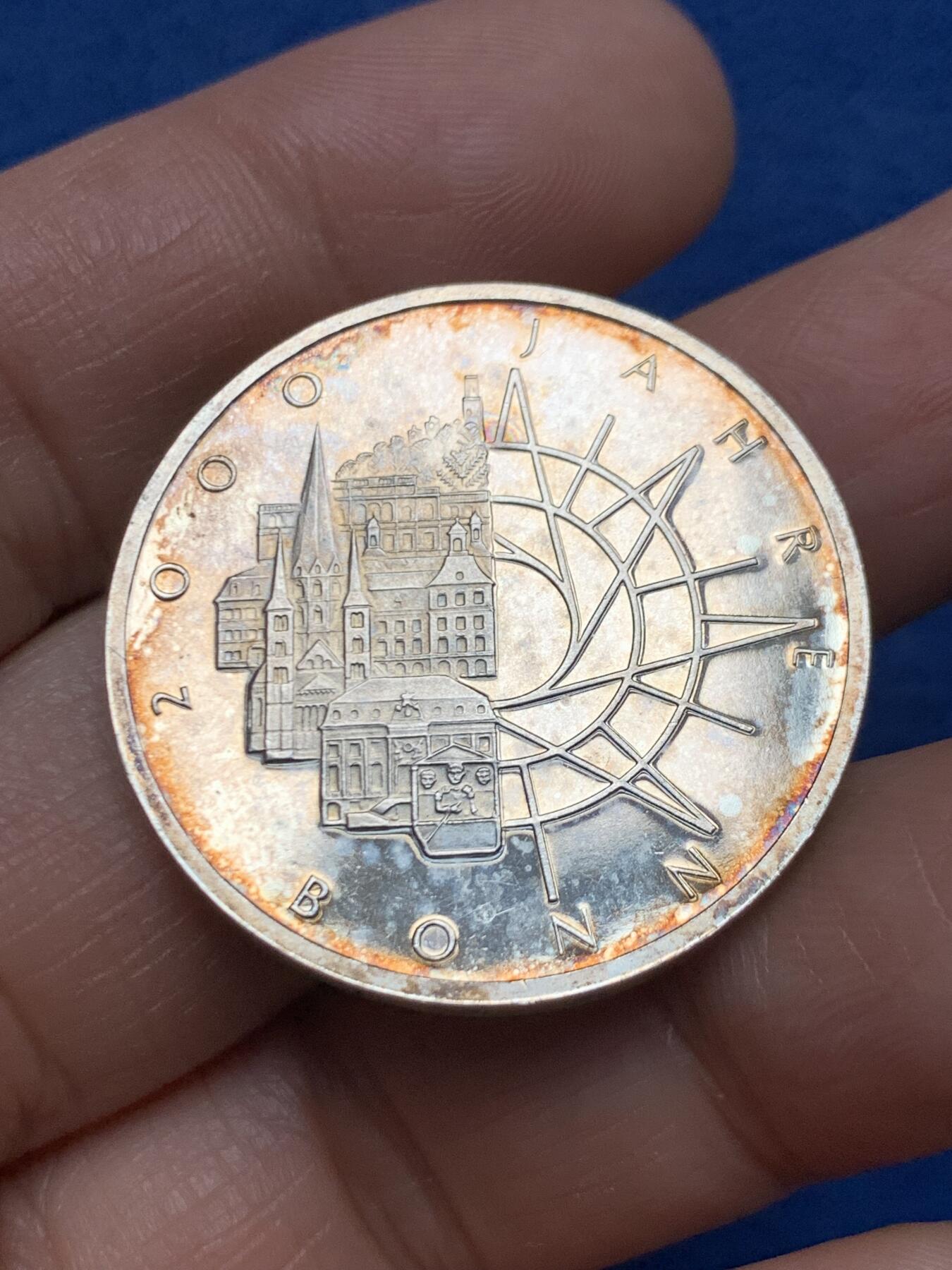 《竞宝斋》第464场 周日，周一，周二，3场连拍 （全场包邮）欢迎送拍 西德1989年波恩市建成2000周年10马克精制银币 15.4克 625银 五彩包浆十分养眼 适合收藏！