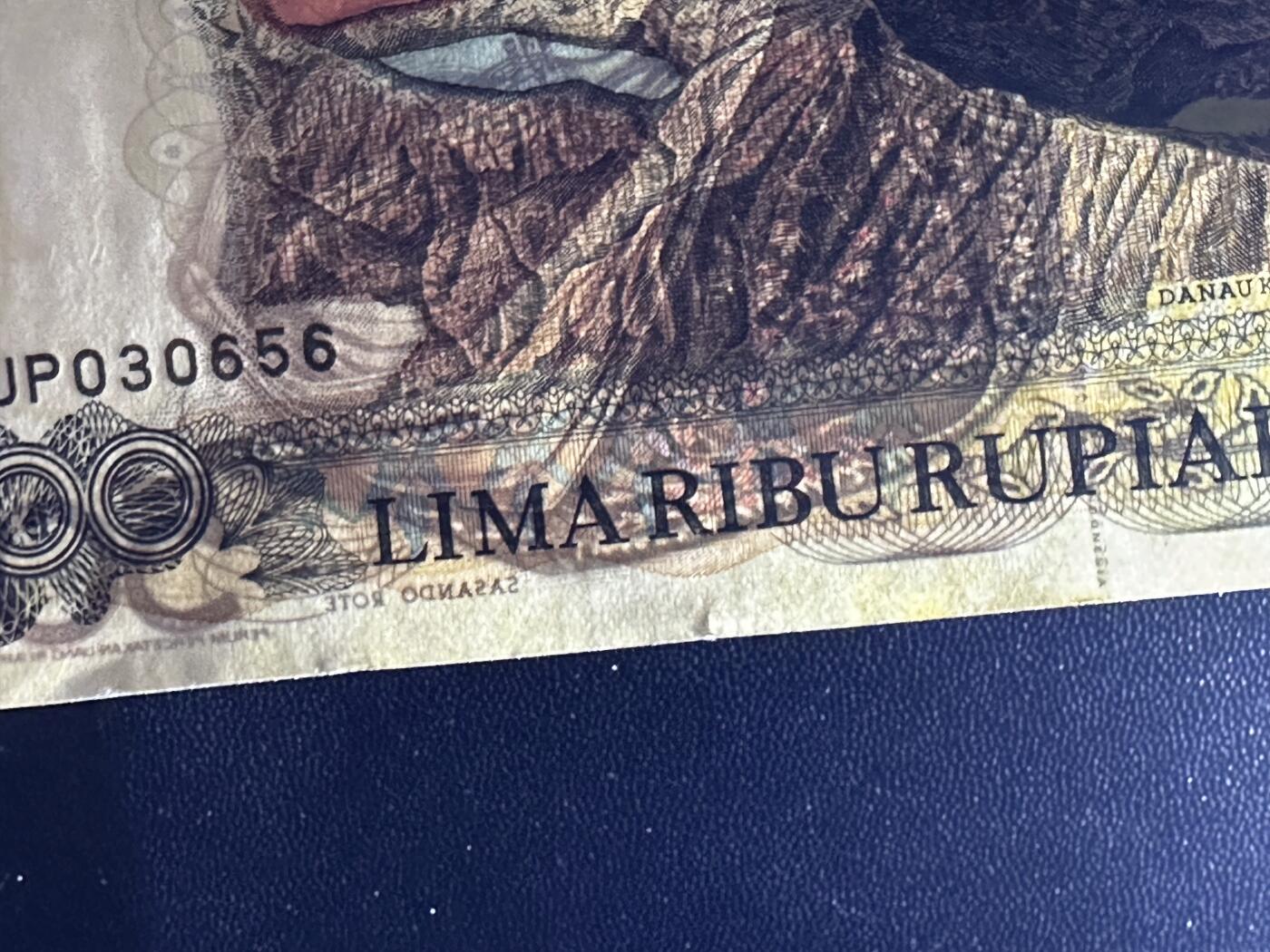 《外钞收藏家》第六百零七期（畅拍场）（本平台长期征集拍品、欢迎藏友们联系合作） 委内瑞拉3张——印尼5000+毛里塔尼亚+塔吉克斯坦一起 全新 印尼不绝有小裂口和荧光瑕疵