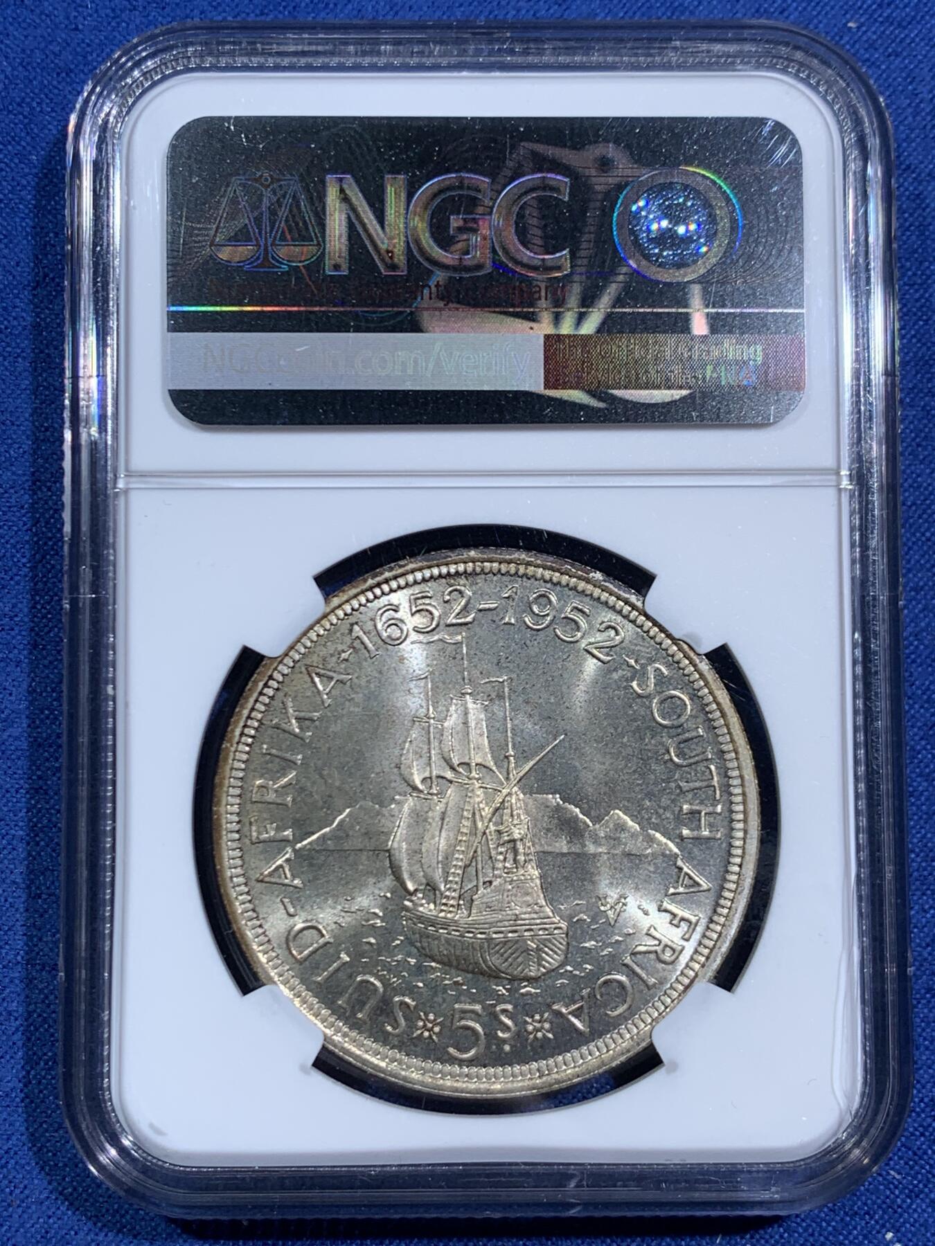 《竞宝斋》第464场 周日，周一，周二，3场连拍 （全场包邮）欢迎送拍 NGC PF66 南非 1952年5先令大银币 底板平整如镜，呈现出内敛的古董银光，在不同光线下流转，比普通白光币更有韵味