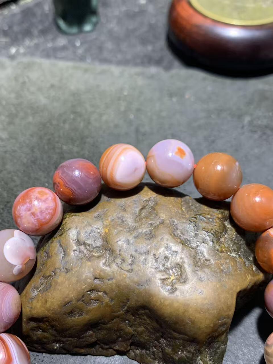 川料南红玛瑙单圈手串一条，