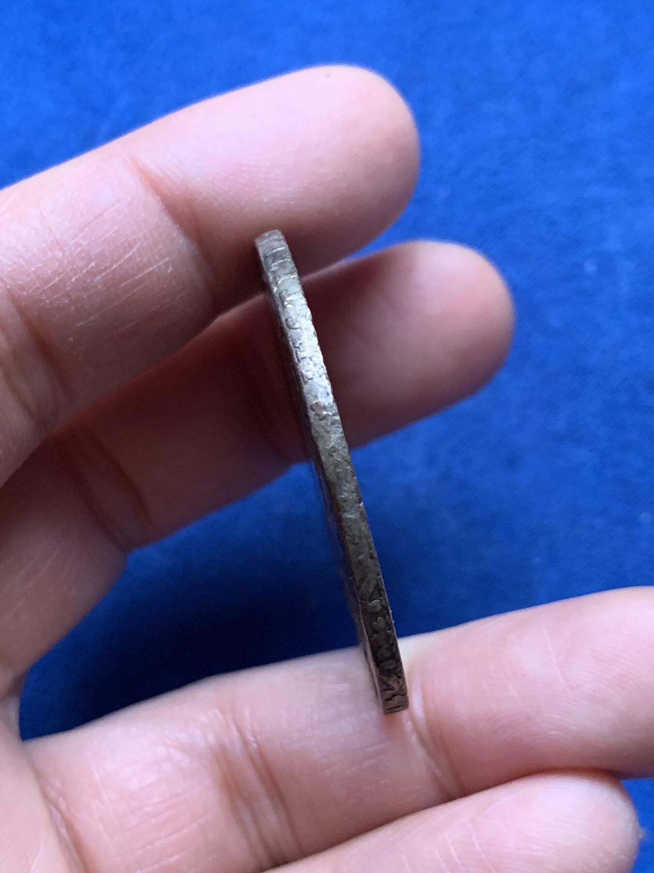 《竞宝斋》第464场 周日，周一，周二，3场连拍 （全场包邮）欢迎送拍 1817至1833年威尼斯版玛丽亚·特蕾莎贸易银币，目录编号：Hafner 37a。重约27.83克。面值：1泰勒。该品为女皇逝世后，为了迎合近中东贸易货币使用习惯，由奥属意大利威尼斯造币厂铸造的版本，主要流通于北非、近中东地区，是历史上真正参与流通的行用币！近未流通状态，背面为减重痕。