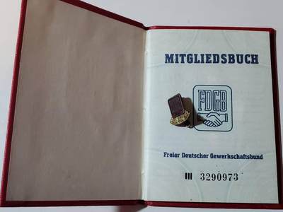 韵星假日军品类拍卖第三十九期暨默多克中校夫妇专场 -- Rimey Holidays Militaria Auction 39 & The Modoks Collection  - 民主德国工会荣誉成员40年证章带工会证书实发一套