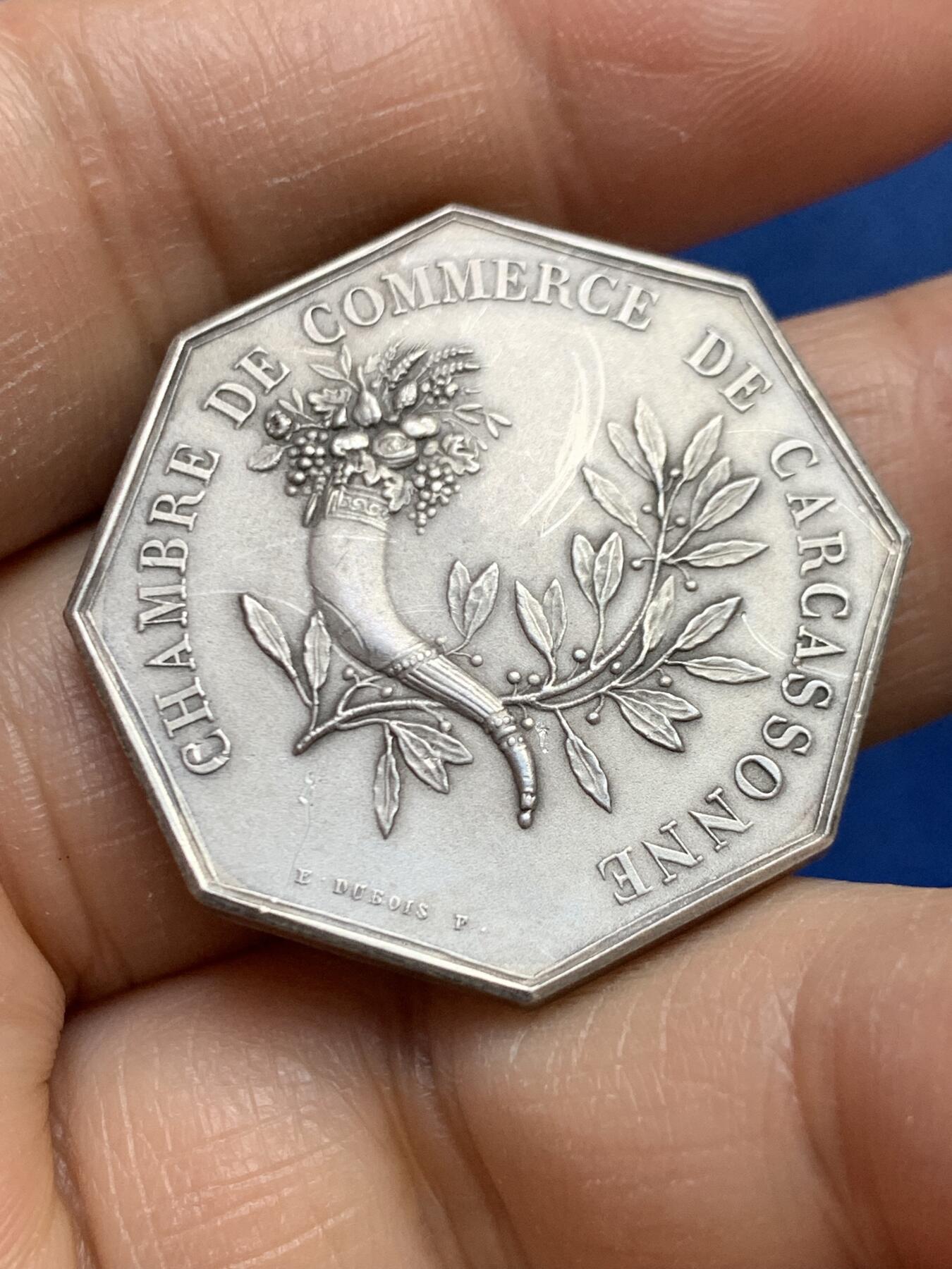 《竞宝斋》第465场 周日，周一，周二，3场连拍 （全场包邮）欢迎送拍 法国卡尔卡松商会八角银质代币，17.85g，30.7mm，丰饶角2argent边铭