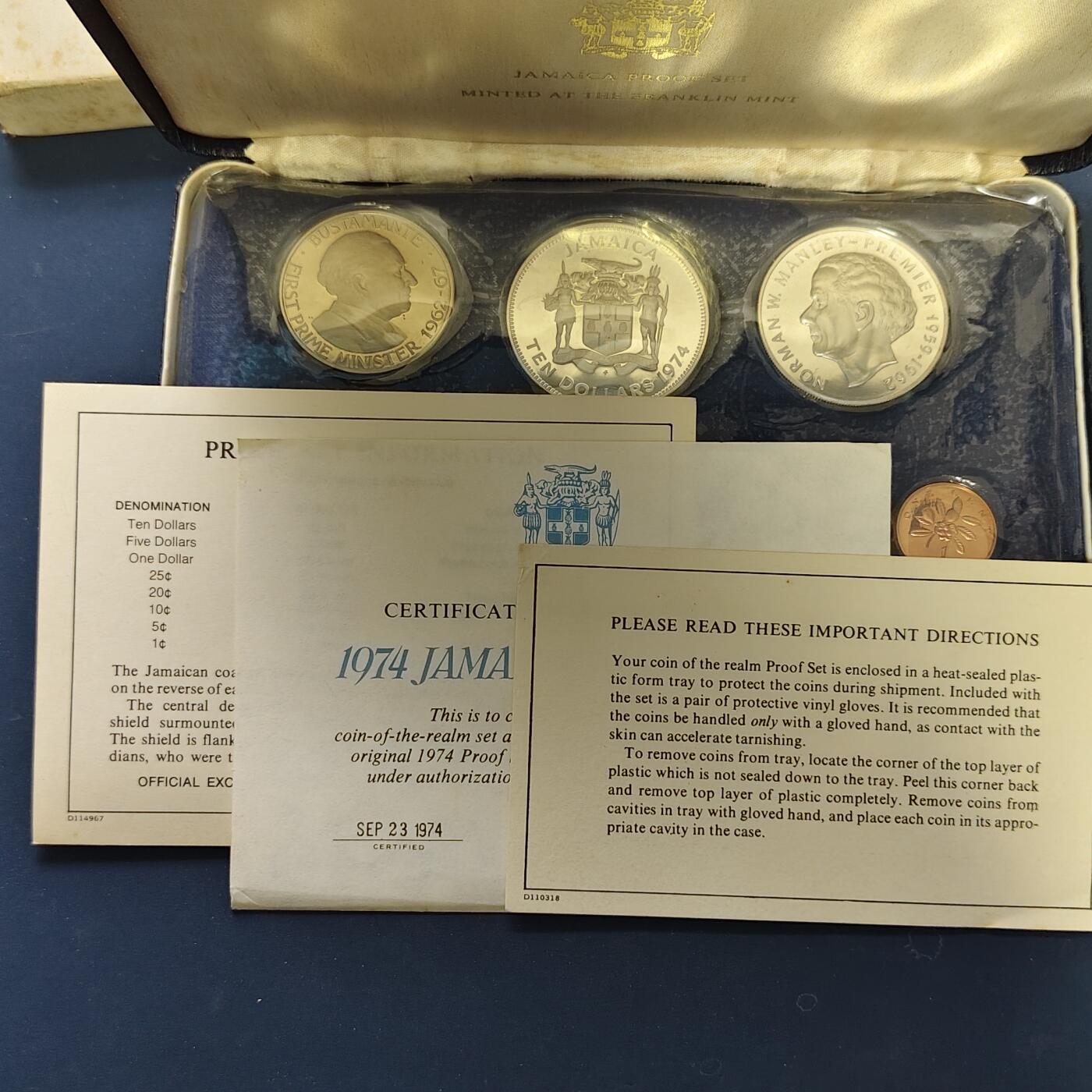 【全场包邮】纯粹捡漏拍501场-持续更新中 牙买加1975年官方封装精制套币-含2枚银币【45毫米42.8克92.5%+45毫米37.6克50%】-盒证全