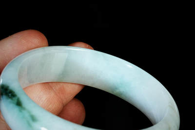上海都达杂项专场四十七【全场包邮】  天然冰糯种带绿翡翠（A货）贵妃手镯 附鉴定证书90-45