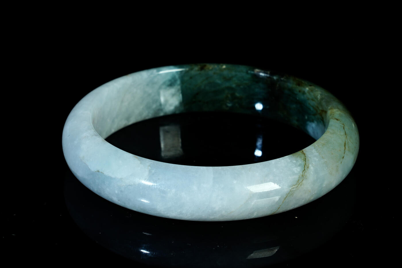 上海都达杂项专场二十一（全场包邮） 天然冰种带绿翡翠（A货）贵妃手镯 附鉴定证书90-48