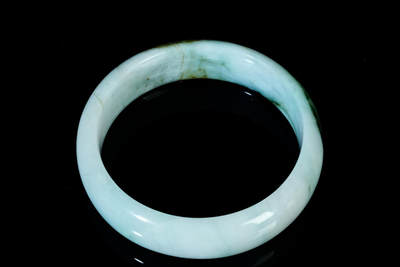 上海都达杂项专场四十七【全场包邮】  天然冰糯种带绿翡翠（A货）贵妃手镯 附鉴定证书90-45