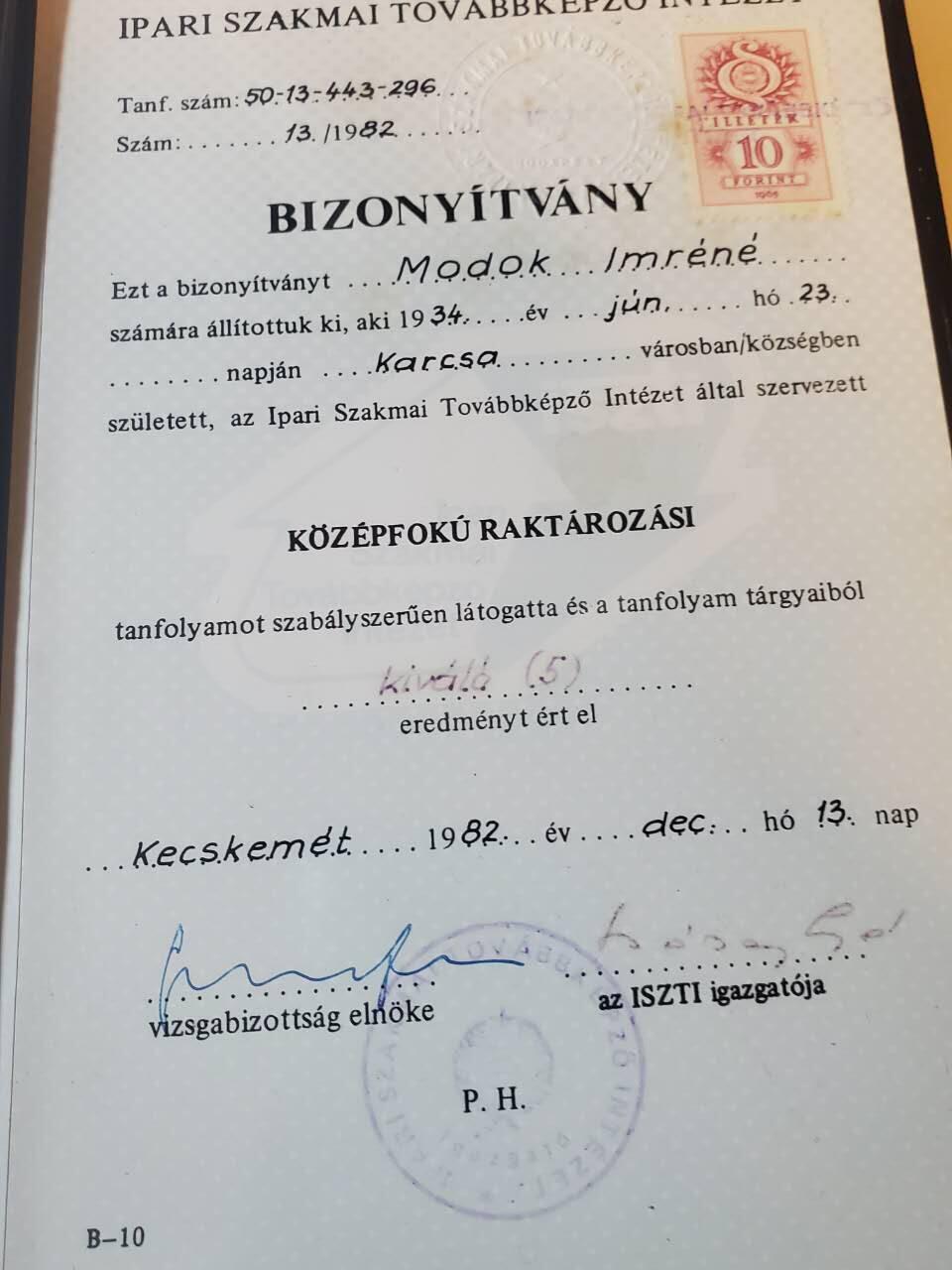 韵星假日军品类拍卖第三十九期暨默多克中校夫妇专场 -- Rimey Holidays Militaria Auction 39 & The Modoks Collection  匈牙利人民共和国默多克夫人工业技能证书培训证书 为祖国服务奖章带盒一套 党章程小册