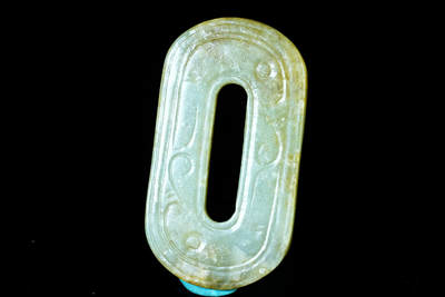 上海都达杂项专场四十七【全场包邮】  和田玉湖水绿精雕《绦环》挂件