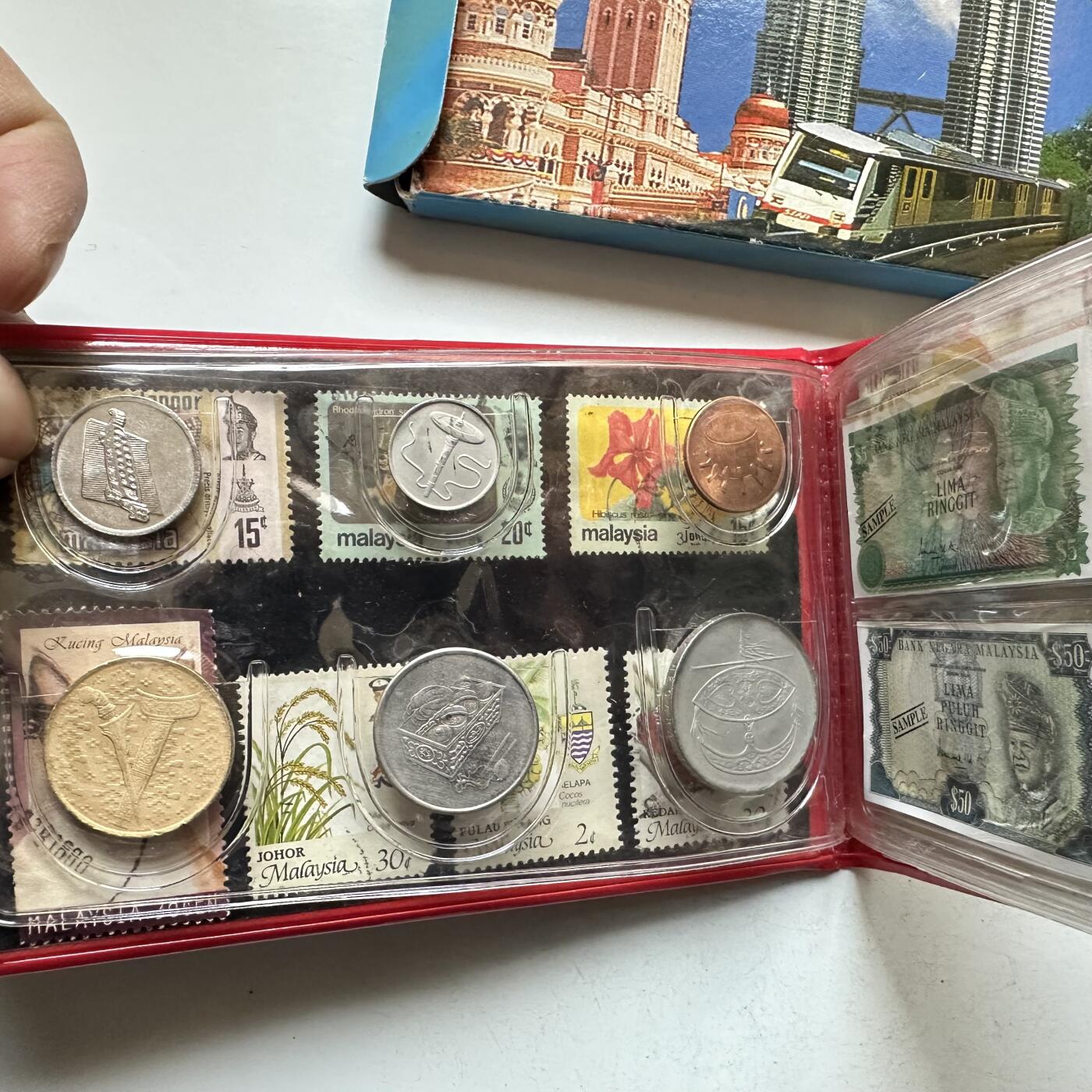 🌹外币初藏🌹🐯2026年第16场 快递将在12号停运 年前需发货的抓紧 ，年后正月十五恢复发货 马来西亚旅游收藏册