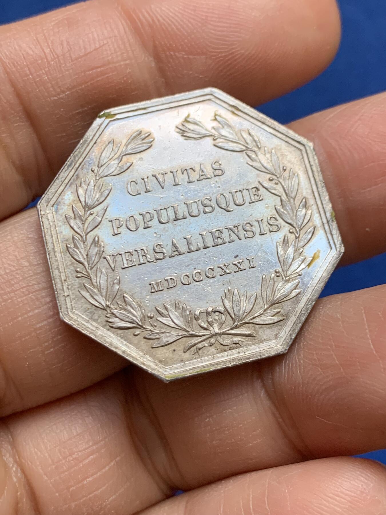 《竞宝斋》第465场 周日，周一，周二，3场连拍 （全场包邮）欢迎送拍 法国八角银质代币，带有双头鸡纹章的凡尔赛城市标志，12.7g，30.3mm，早期无边铭