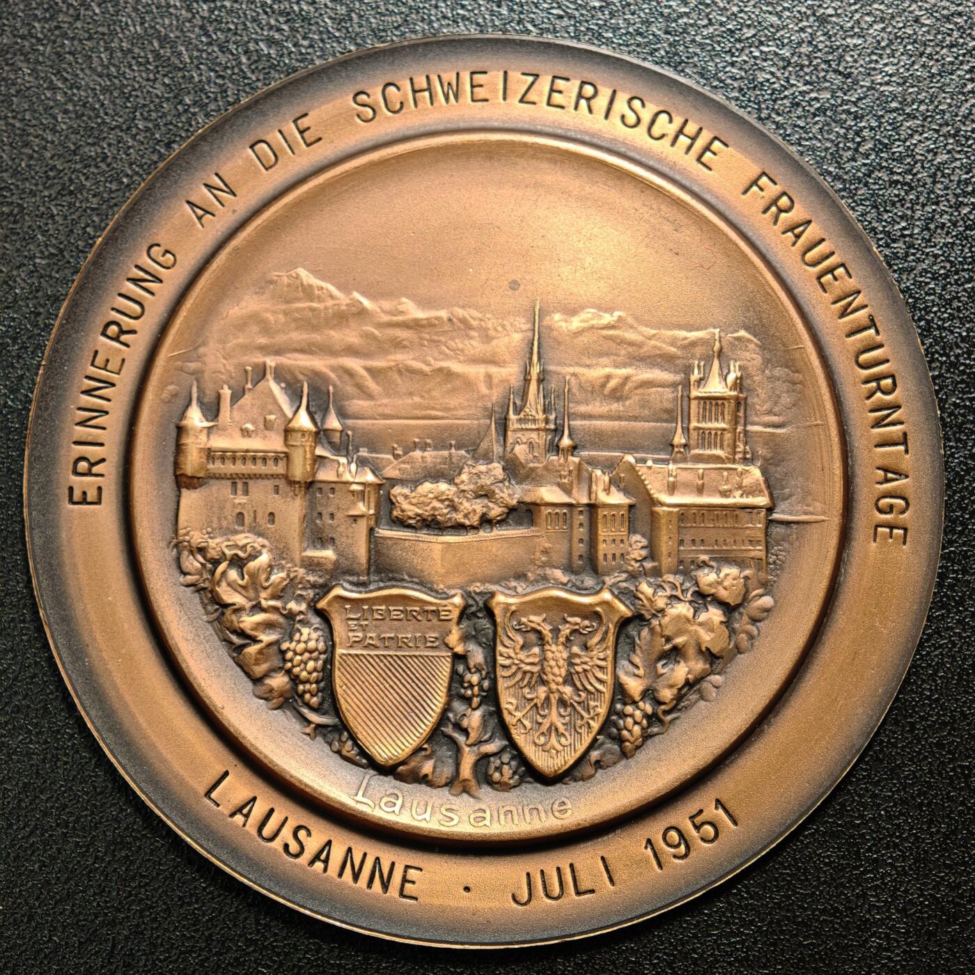 【德藏】世界币章拍卖第164期（拍品征集中~欢迎藏友联系） 1951年 瑞士洛桑妇女代表大会城市景观双面同模压制纪念铜章 少见 直径约：77mm；重约：35.5g