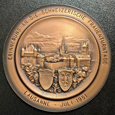 【德藏】世界币章拍卖第164期（拍品征集中~欢迎藏友联系） - 1951年 瑞士洛桑妇女代表大会城市景观双面同模压制纪念铜章 少见 直径约：77mm；重约：35.5g
