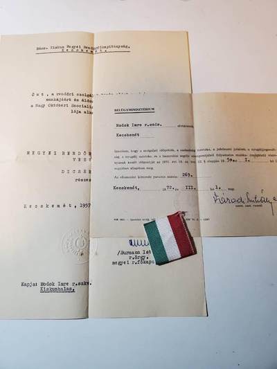 韵星假日军品类拍卖第三十九期暨默多克中校夫妇专场 -- Rimey Holidays Militaria Auction 39 & The Modoks Collection  - 匈牙利人民共和国（拉克西时代）极早期警察局十月革命四十周年表彰信，1972福利信件一套