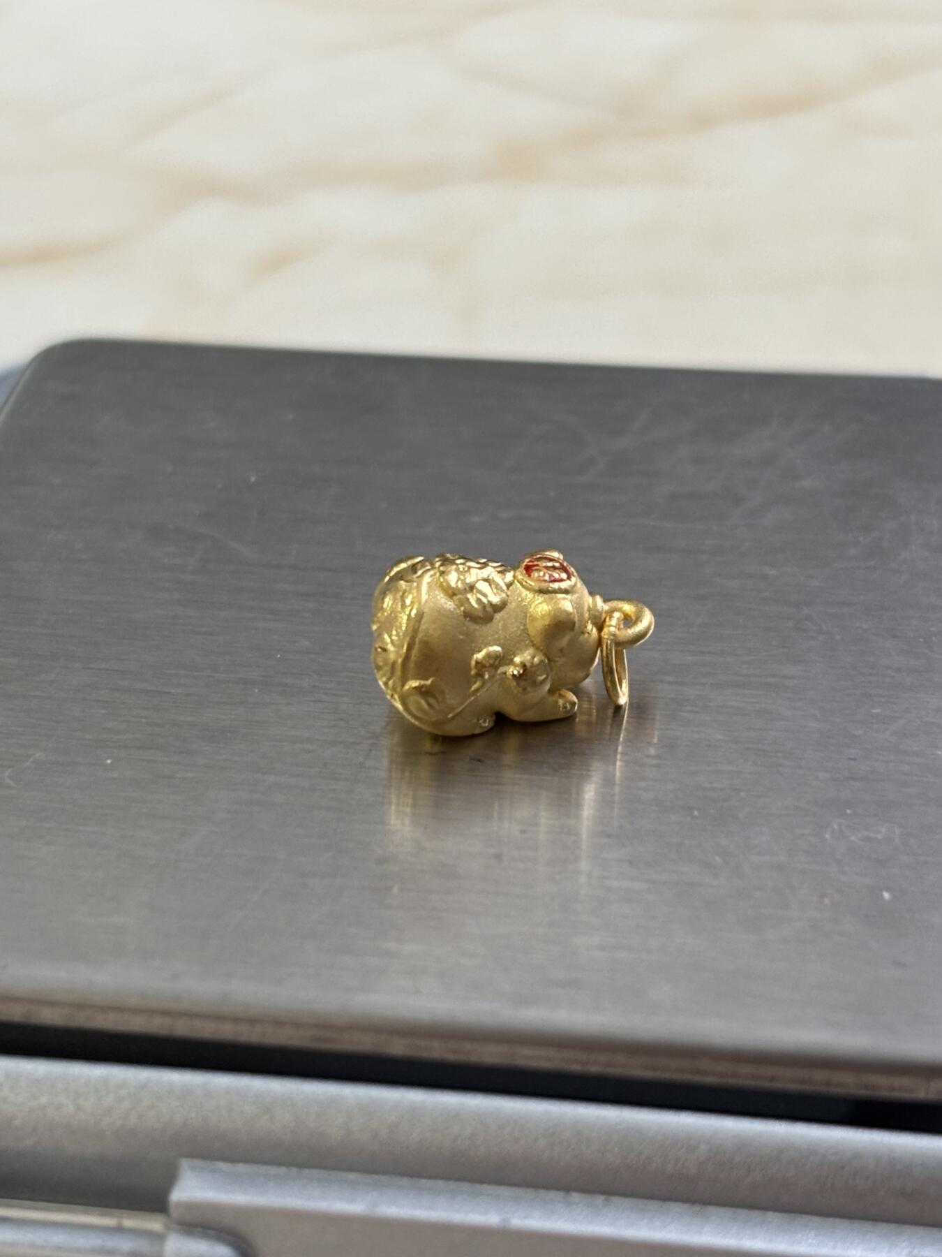 第190期拍卖 中国福字小金猪3D吊坠 0.84克.999金