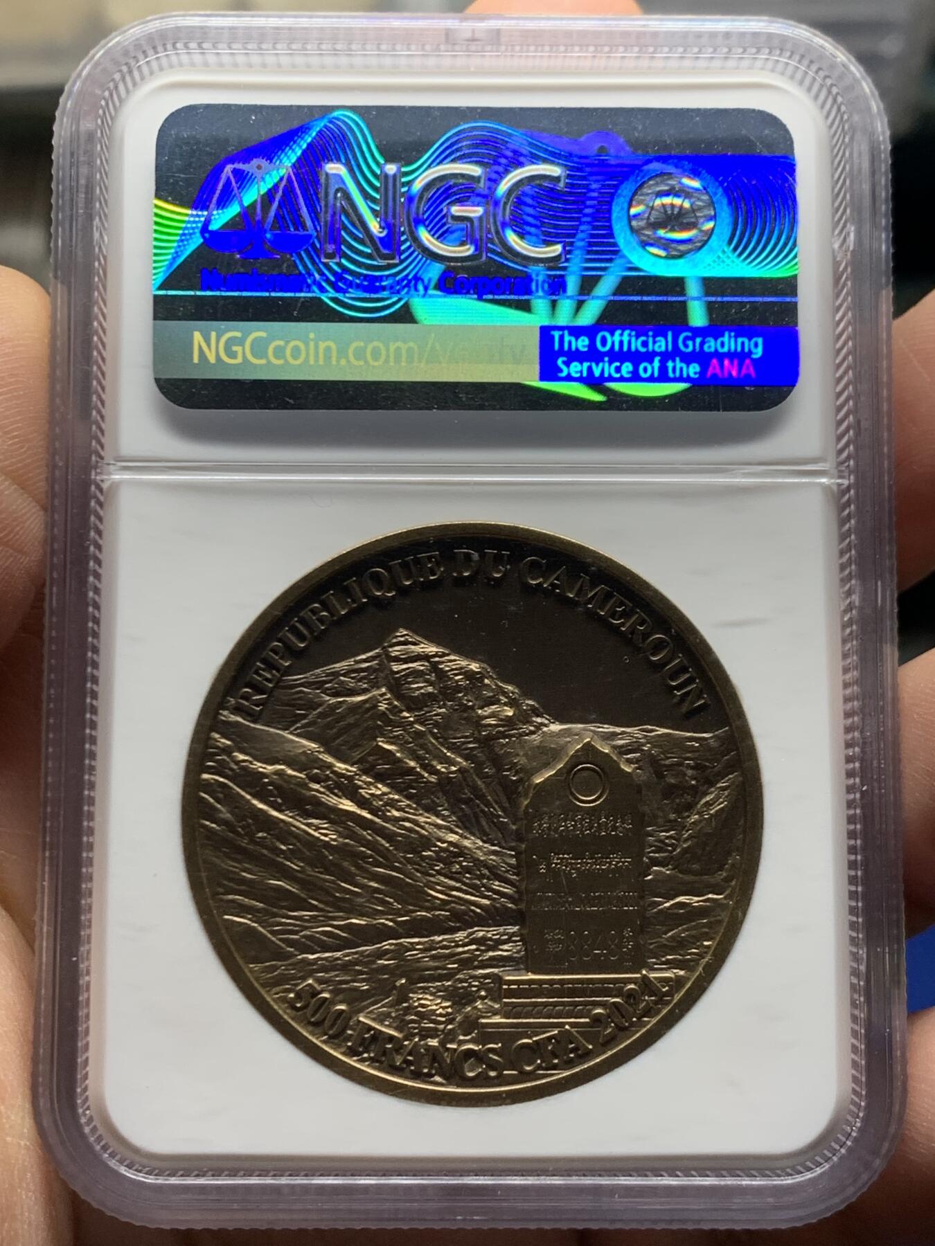 《竞宝斋》第465场 周日，周一，周二，3场连拍 （全场包邮）欢迎送拍 NGC MS70 喀麦隆2021世界高峰珠峰高浮雕铜币，53克，发行333枚，加厚盒。