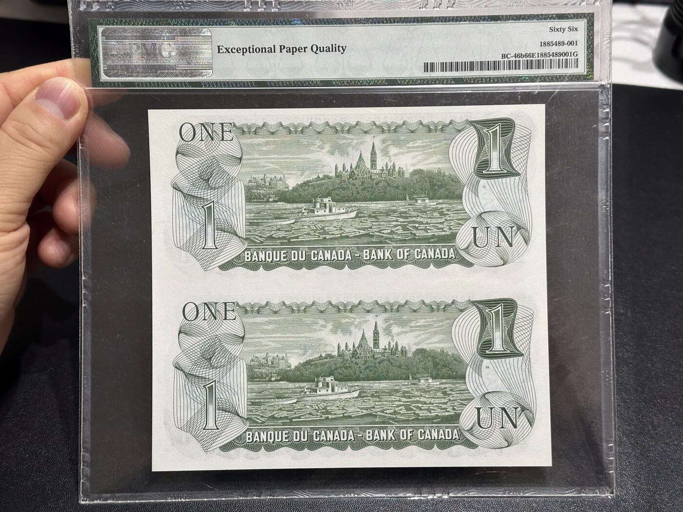 《外钞收藏家》第六百零八期（精选场）（本平台长期征集拍品、欢迎藏友们联系合作） 1973年加拿大景观版1加元 2连体 PMG66