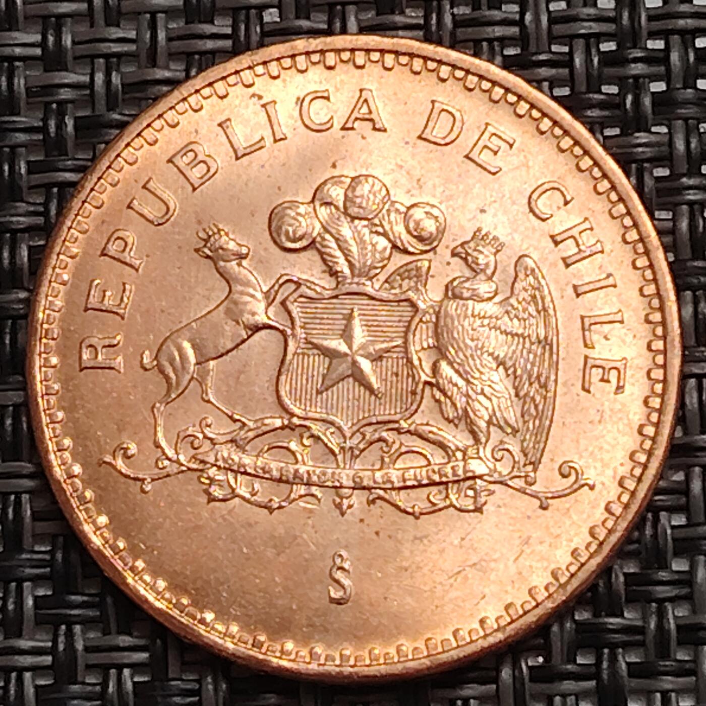 布加迪🐬～世界钱币(上海)🌾第 273 期 /  各国套币和散币 智利🇨🇱 1987年 100比索