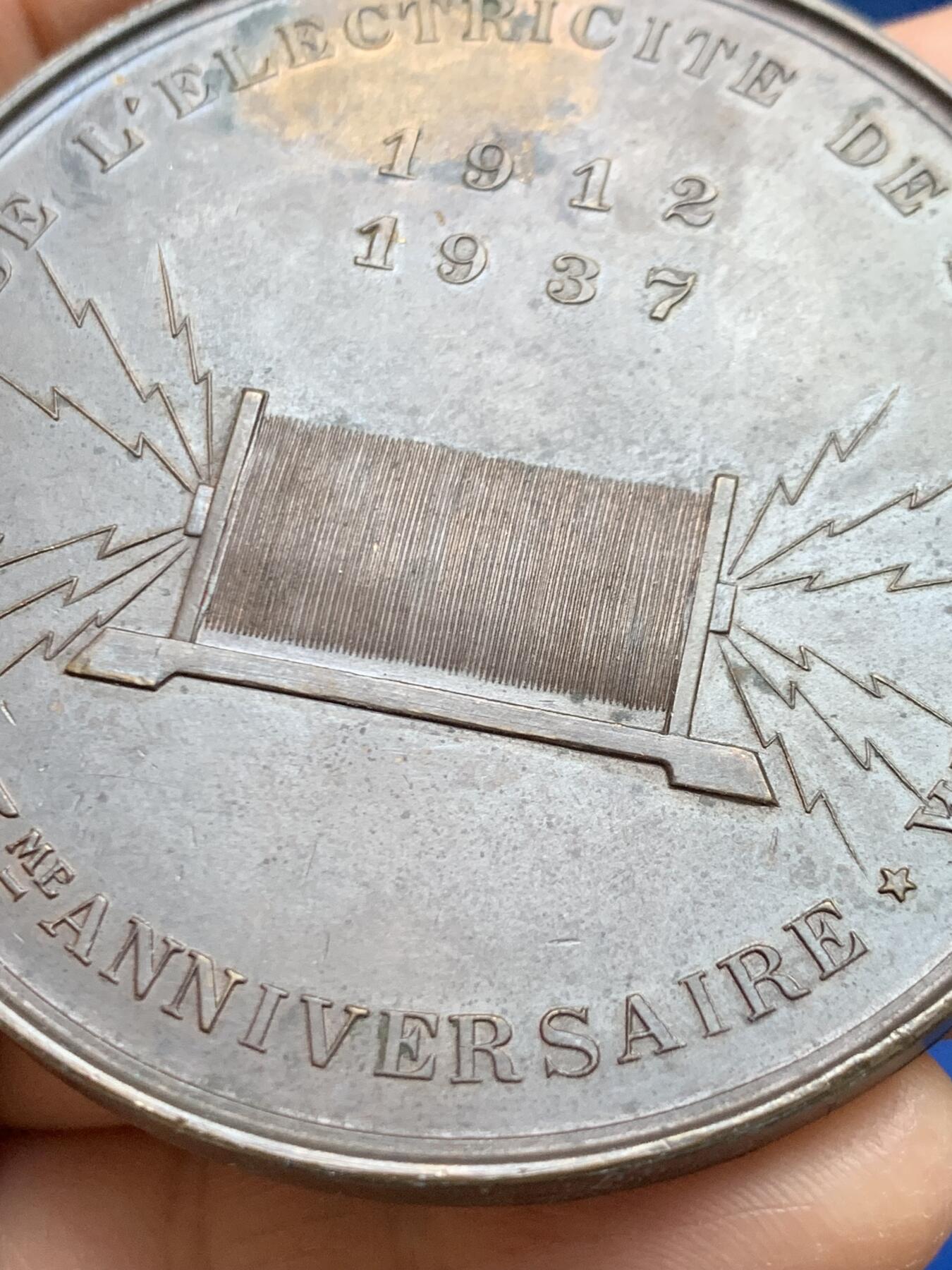 《竞宝斋》第465场 周日，周一，周二，3场连拍 （全场包邮）欢迎送拍 比利时斯哈尔贝克市政厅重新建成25周年纪念铜章，105.2g，62.8mm