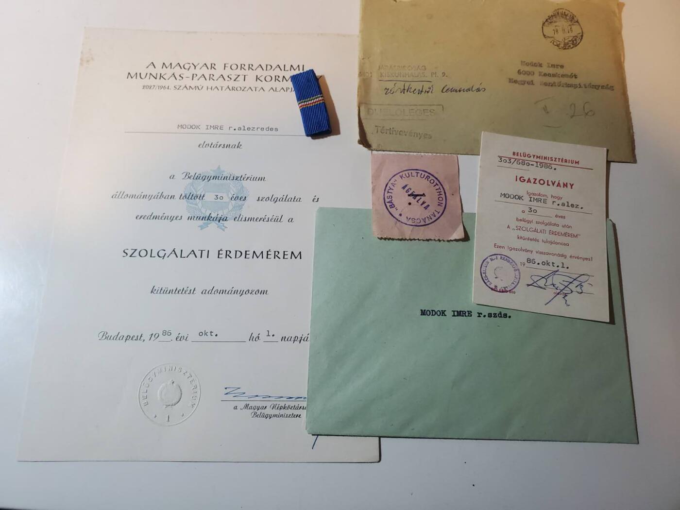 韵星假日军品类拍卖第三十九期暨默多克中校夫妇专场 -- Rimey Holidays Militaria Auction 39 & The Modoks Collection  匈牙利人民共和国人民军服务30年奖章证书+佩戴证明 带原函件 维护国家安全奖章略 信件