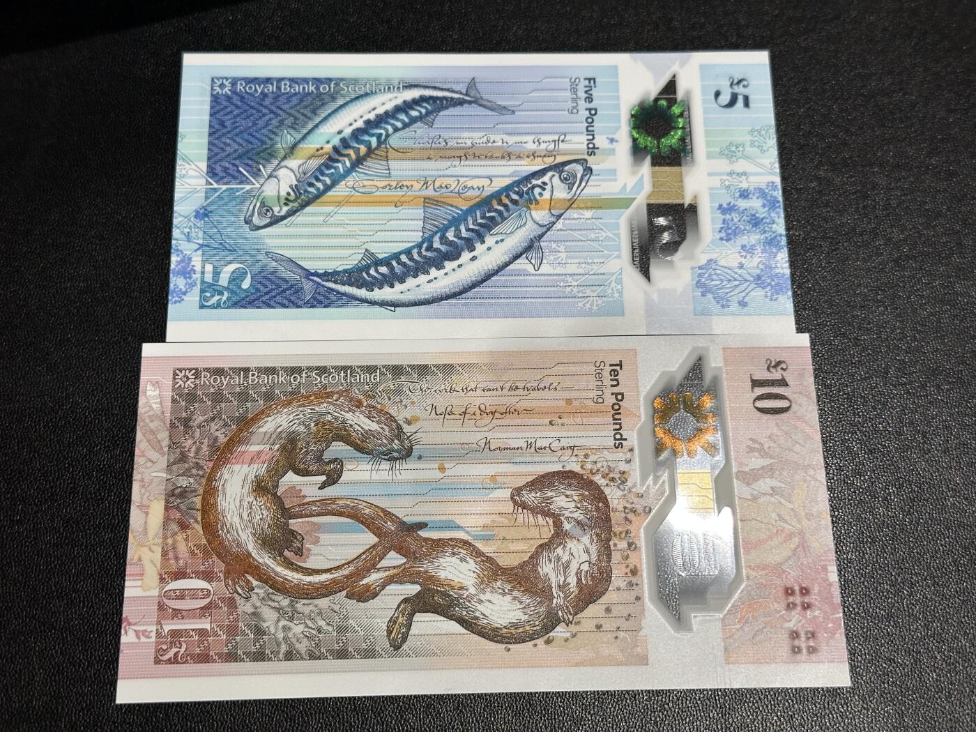 《外钞收藏家》第六百零八期（精选场）（本平台长期征集拍品、欢迎藏友们联系合作） 苏格兰皇家银行5和10镑 2张一起 全新UNC 5镑是AA冠