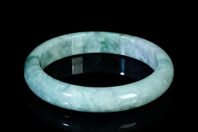 上海都达杂项专场四十七【全场包邮】  天然冰绿花翡翠（A货）贵妃手镯 附鉴定证书90-46